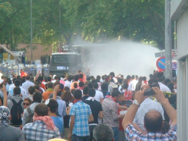800px-Ankara_Taksim_eylemi4